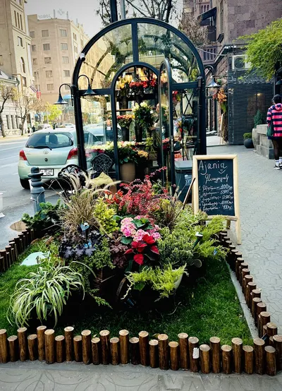 Աջանիա ծաղկի սրահ