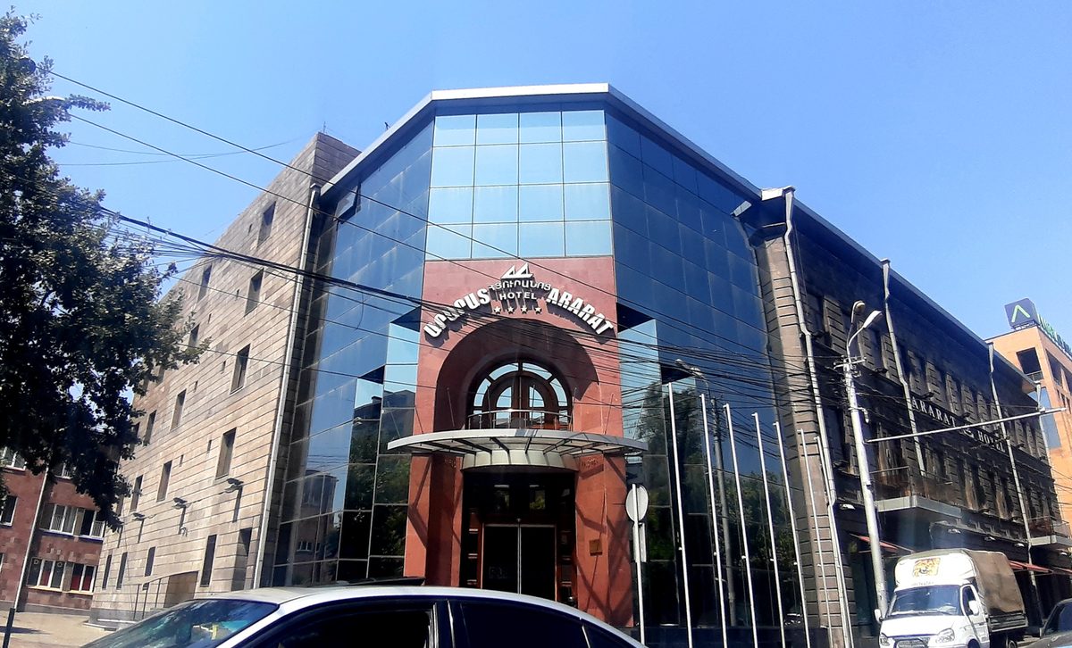 Արարատ — Հյուրանոցներ, Երևան