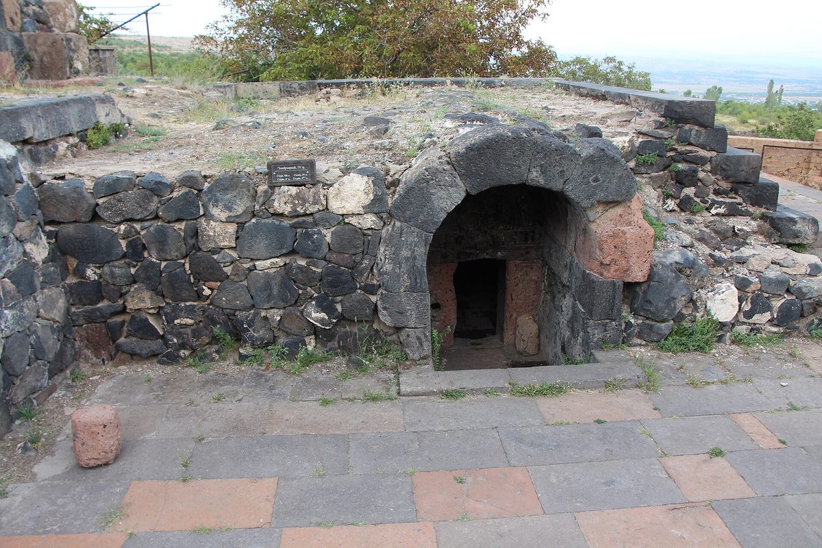 Արշակունիների դամբարան