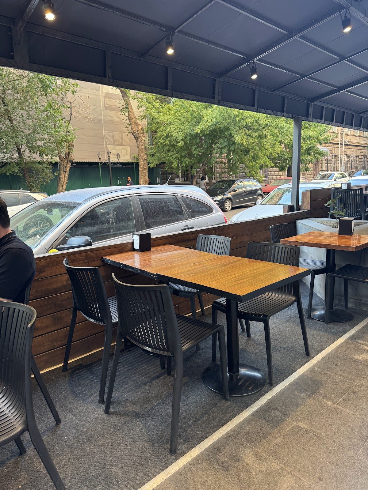 BARON" RESTAURANT — Рестораны, Ереван