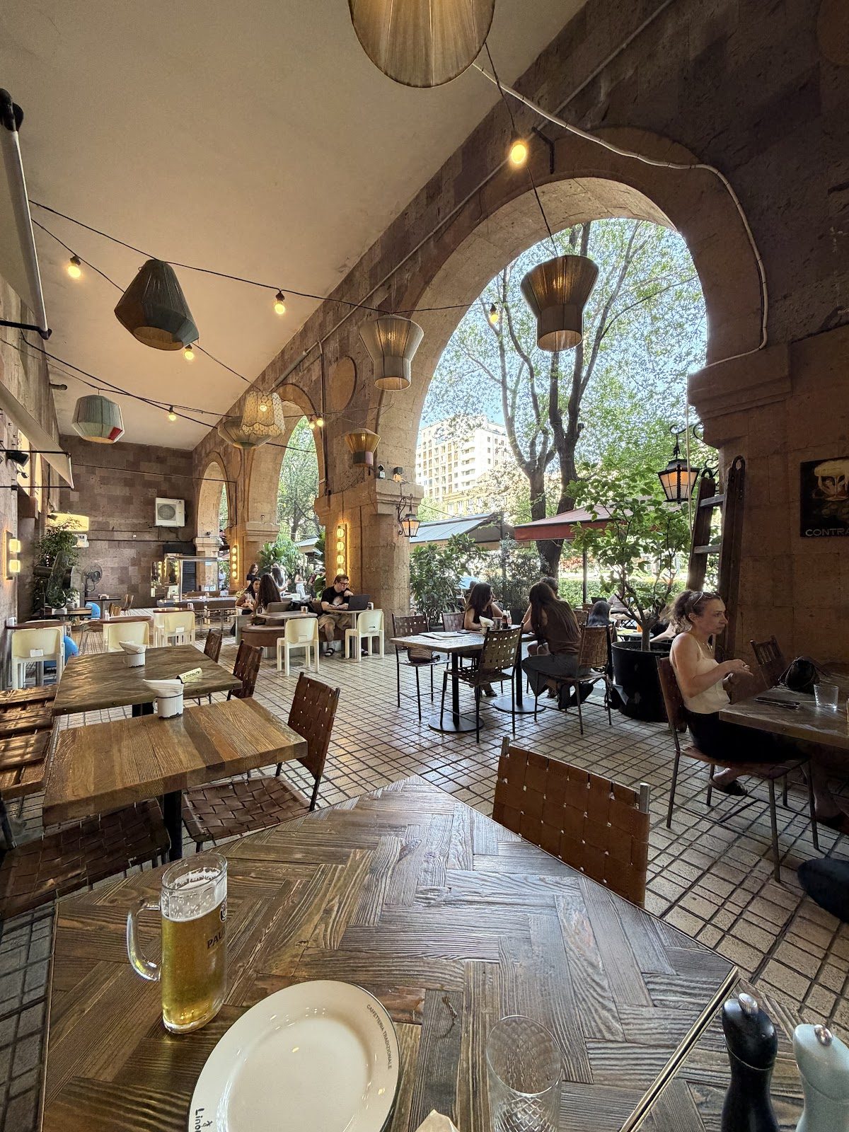 BLACK CAT CASCADE" RESTAURANT — Ռեստորաններ, Երևան