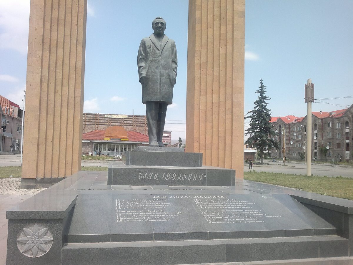 Շառլ Ազնավուրի արձան