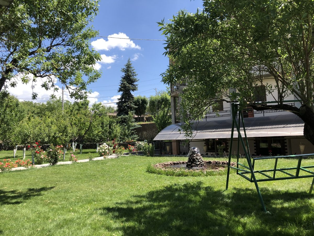 Chez Yvette — Բարեր, Գառնի
