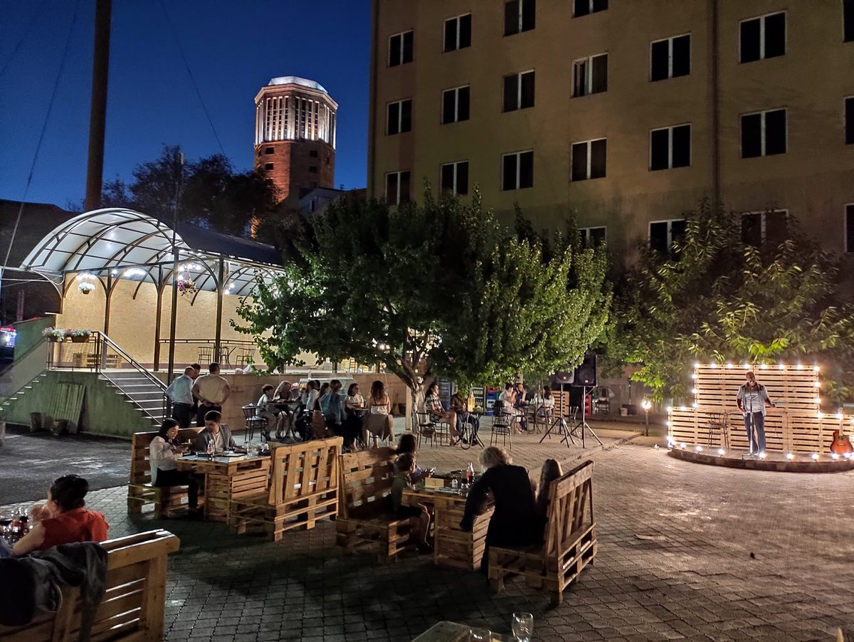 Dan's Garden — Рестораны, Ереван