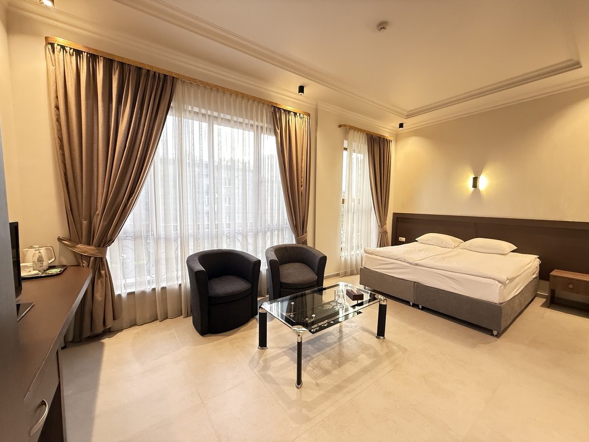 DELUXE HOTEL YEREVAN — Отели, Ереван