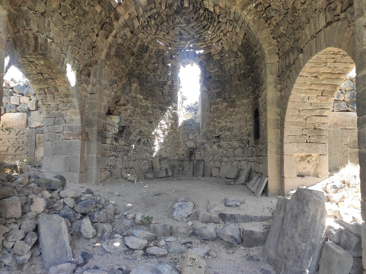 "Հոստուն" Գյուղատեղի — Հնագիտական վայրեր, Եղեգնաձոր