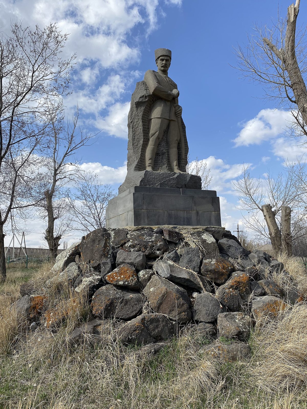 Памятник Андранику Зоравару, Ширак, Армения