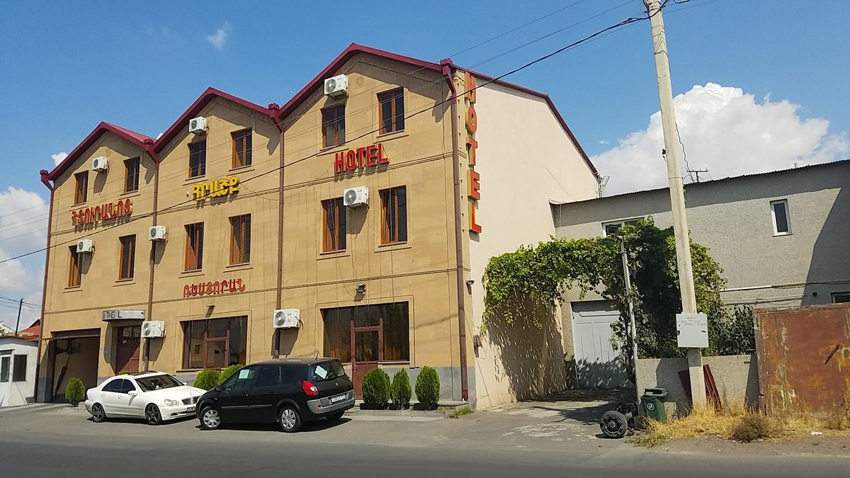 HRASHK" HOTEL — Отели, Котайк