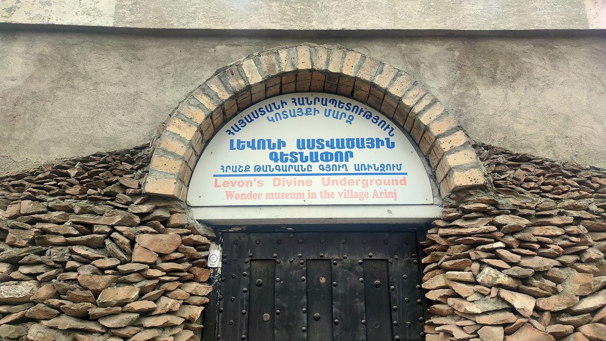 Լևոնի աստվածային գետնափոր