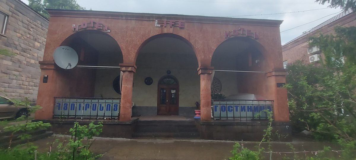 LIFE" HOTEL — Հյուրանոցներ, Ջերմուկ