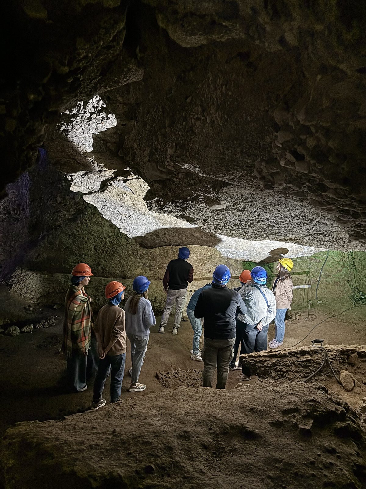 Մագելանի քարանձավ