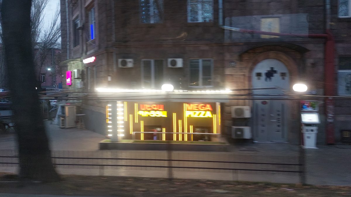 MEGA PIZZA" CAFE — Кафе и кофейни, Ереван