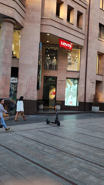 New Balance — Նորաձևություն, Երևան
