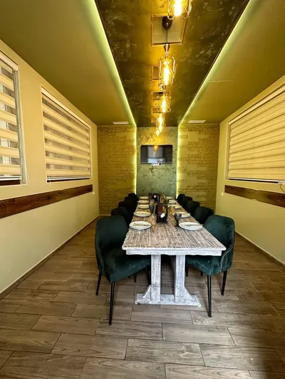 NOEM HALL — Restaurants, Ararat
