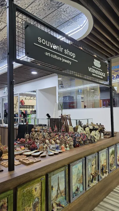 NOVIKA" SOUVENIR AND SILVERWARE CHAIN STORE — Shop, Yerevan
