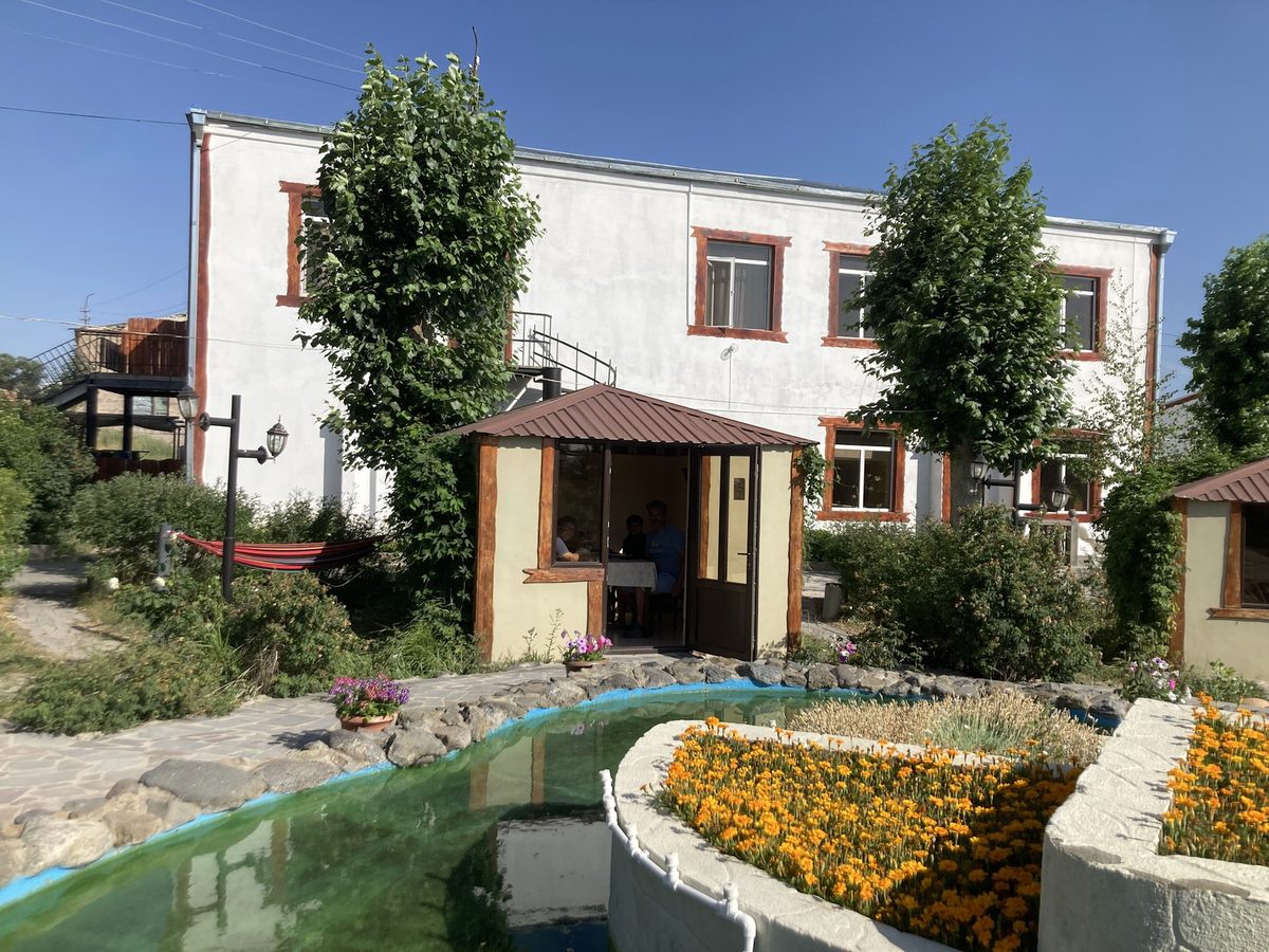 OAZIS" RESTAURANT AND HOTEL COMPLEX — Отели, Гегаркуник