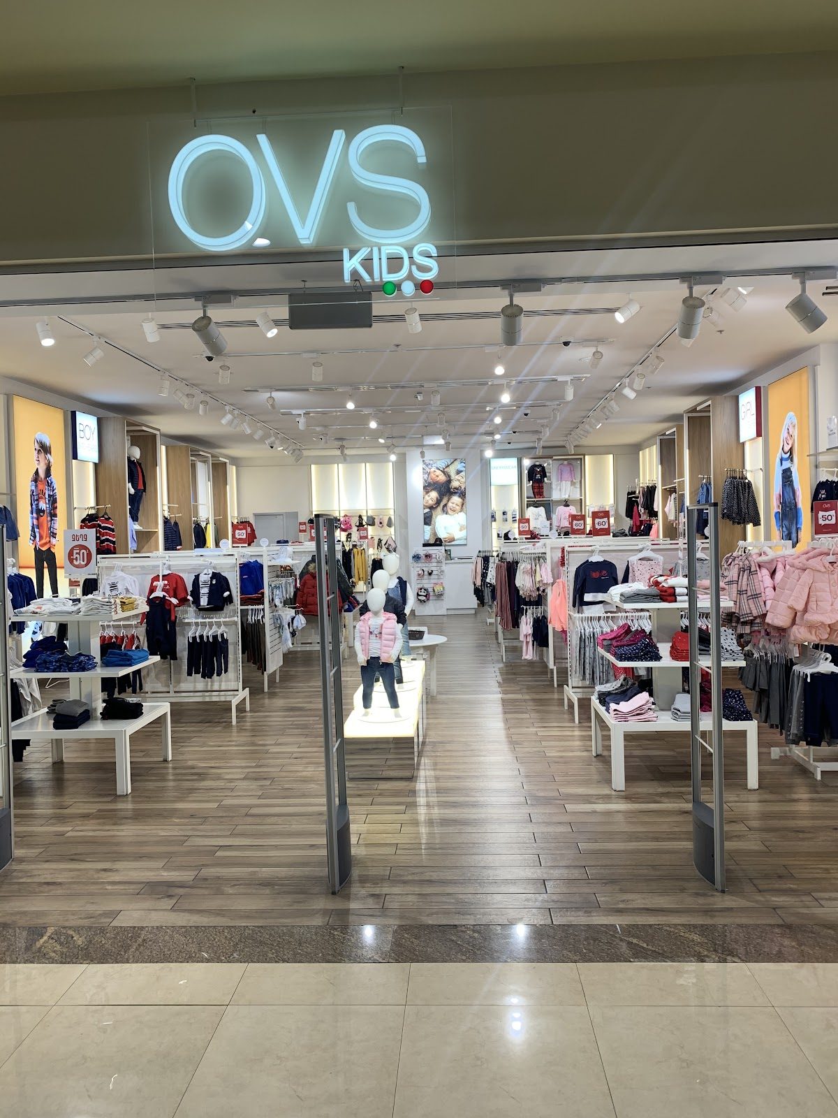 OVS" CLOTHES STORE — Шопинг, Ереван