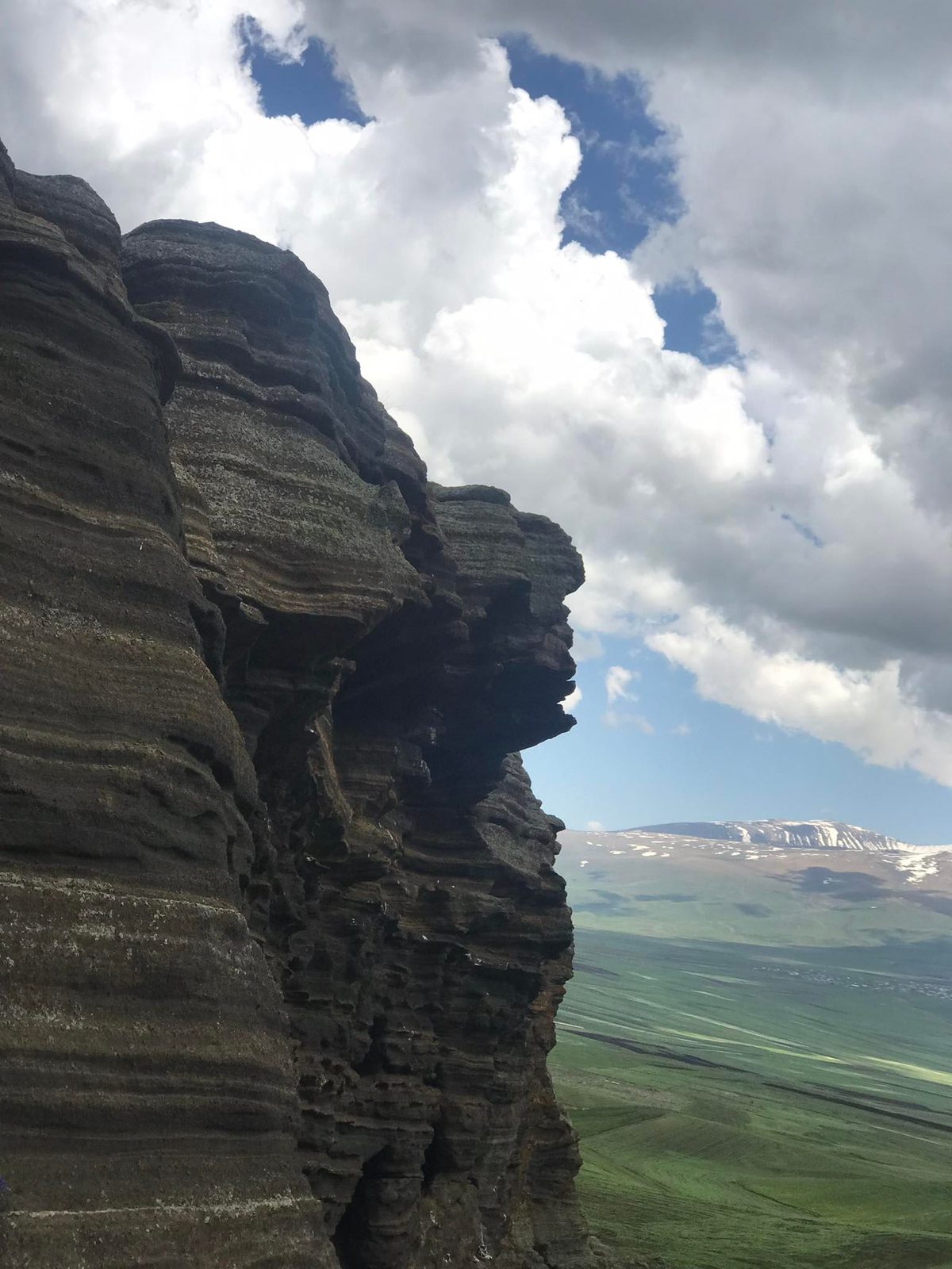 Շարայի լեռ