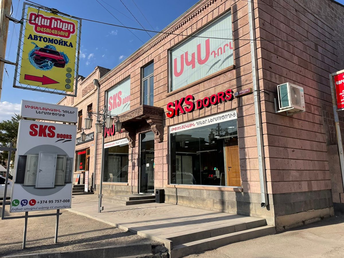 SKS դռներ