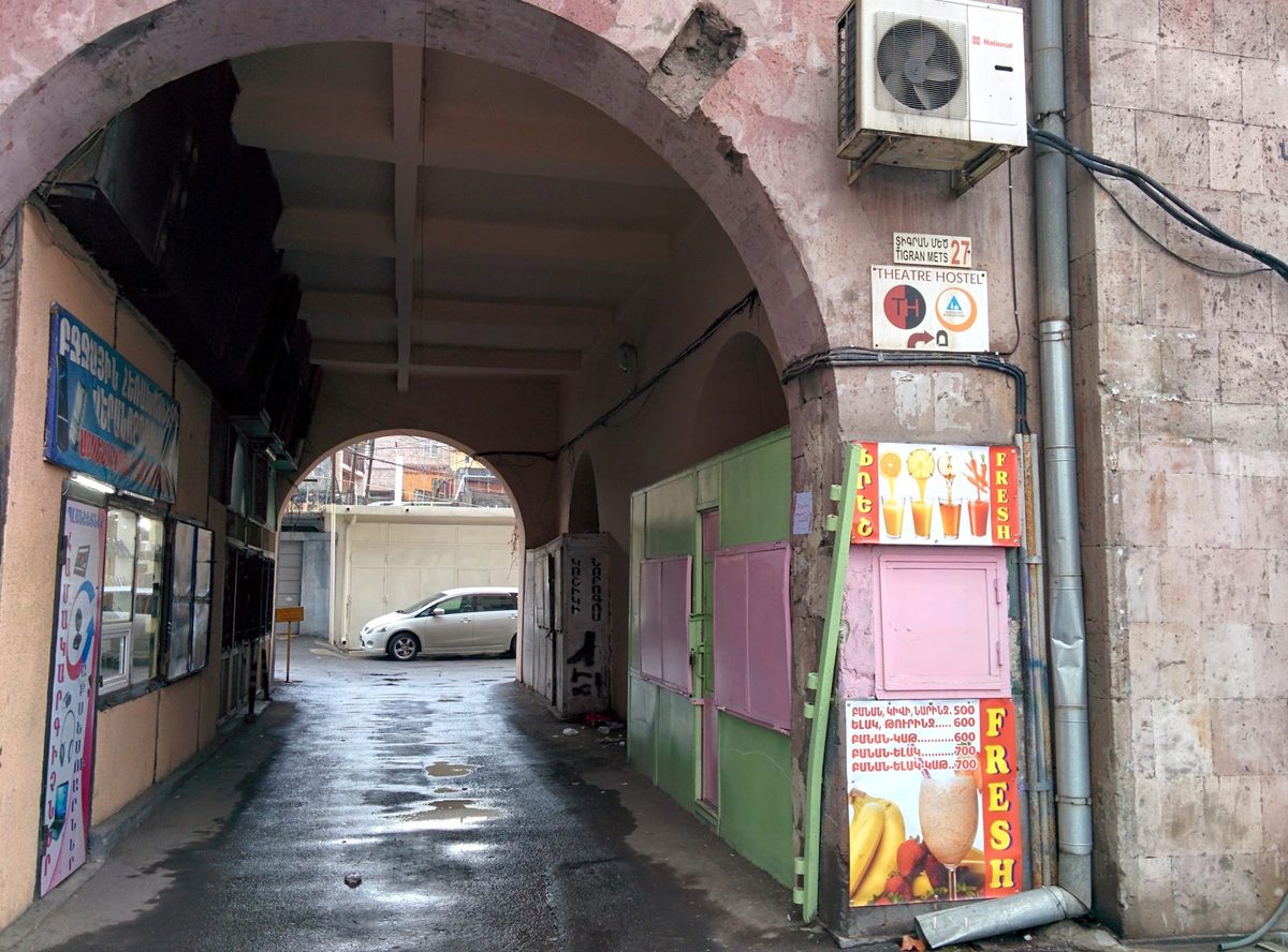 Theatre Hostel & Tours — Հոսթելներ, Երևան