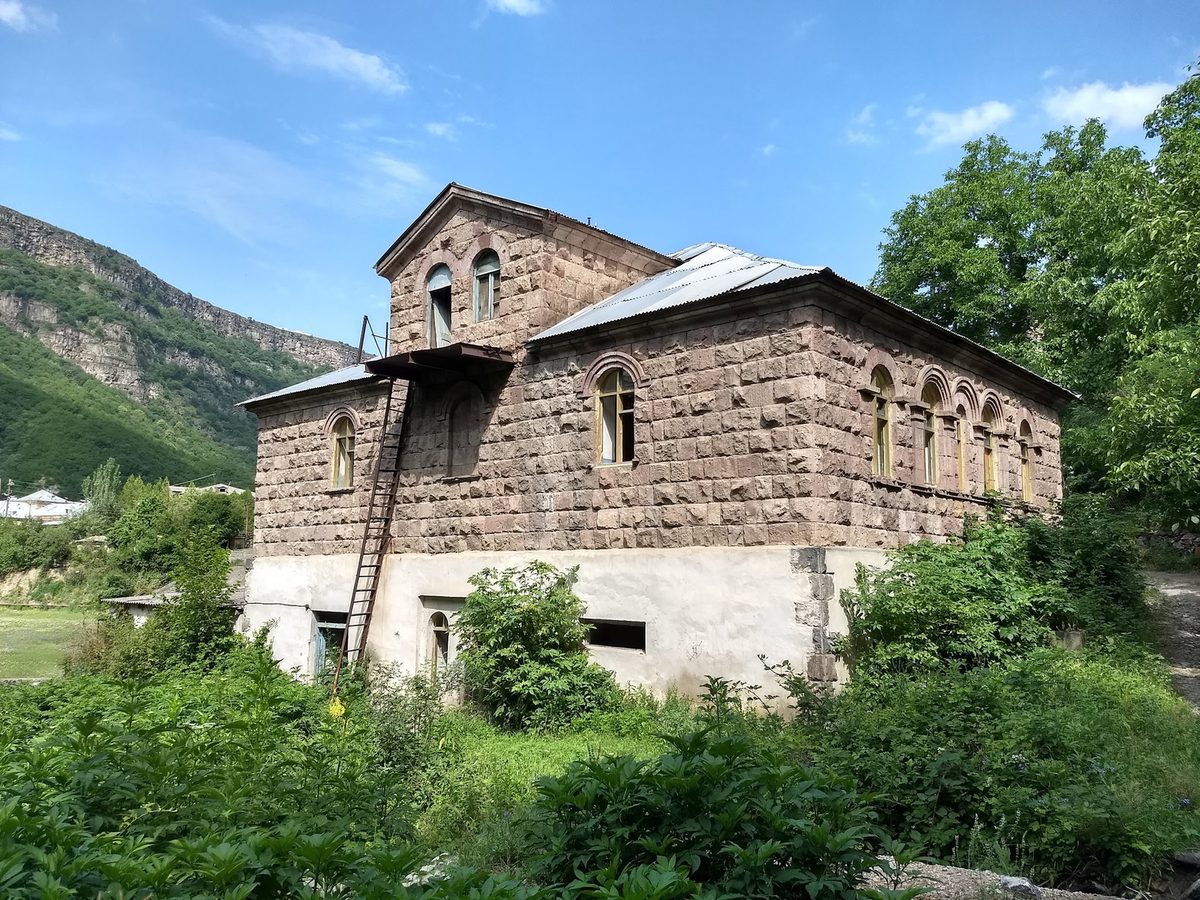 Թումանյան բաղնիք-հանրակացարան