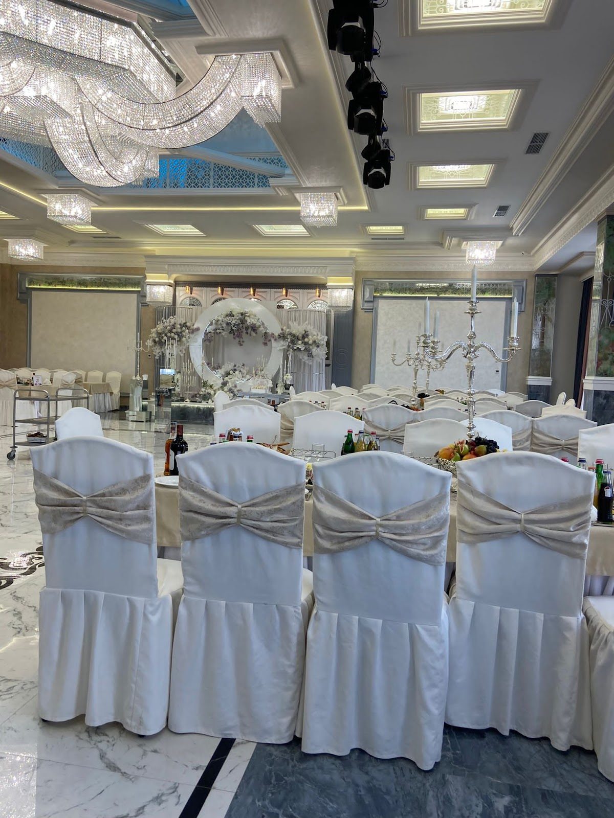 VICTORIA" WEDDING HALL — Рестораны, Гюмри