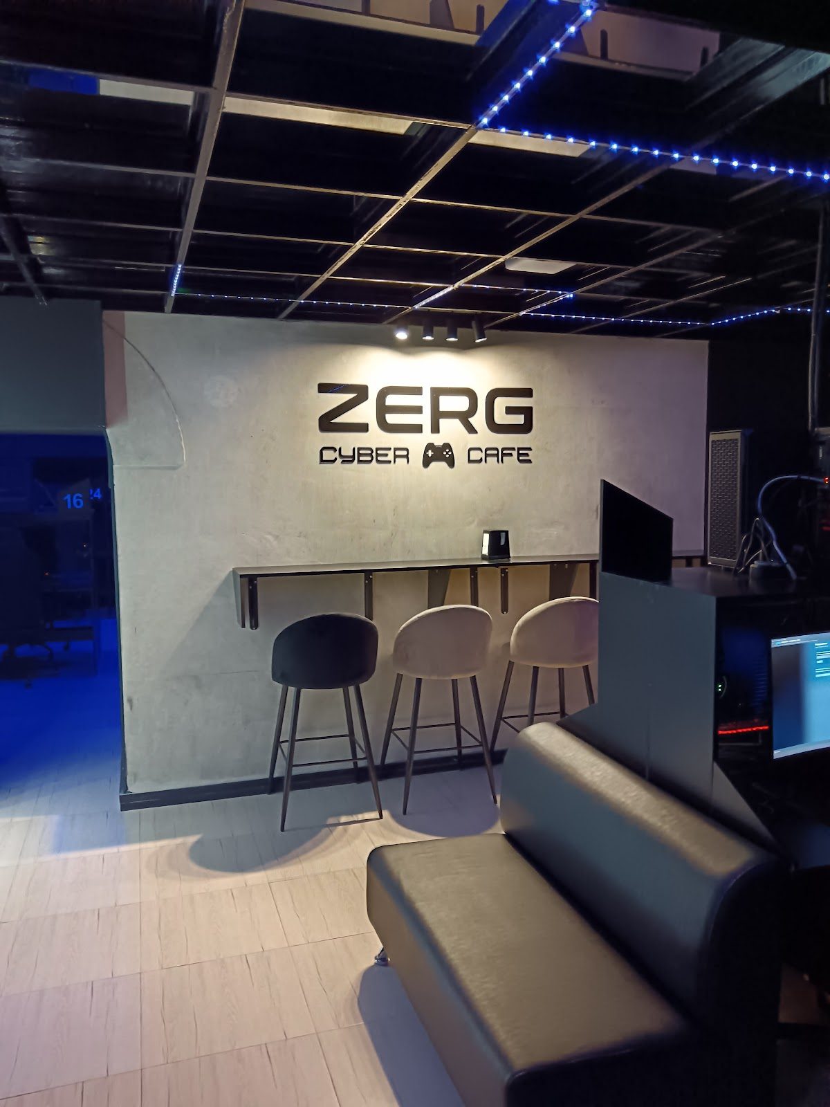 ZERG" CYBER CAFE — Кафе и кофейни, Ереван